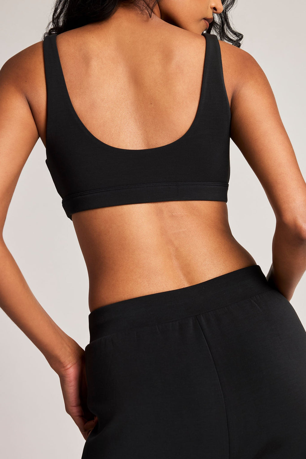 Airis Scoop Bra in Black