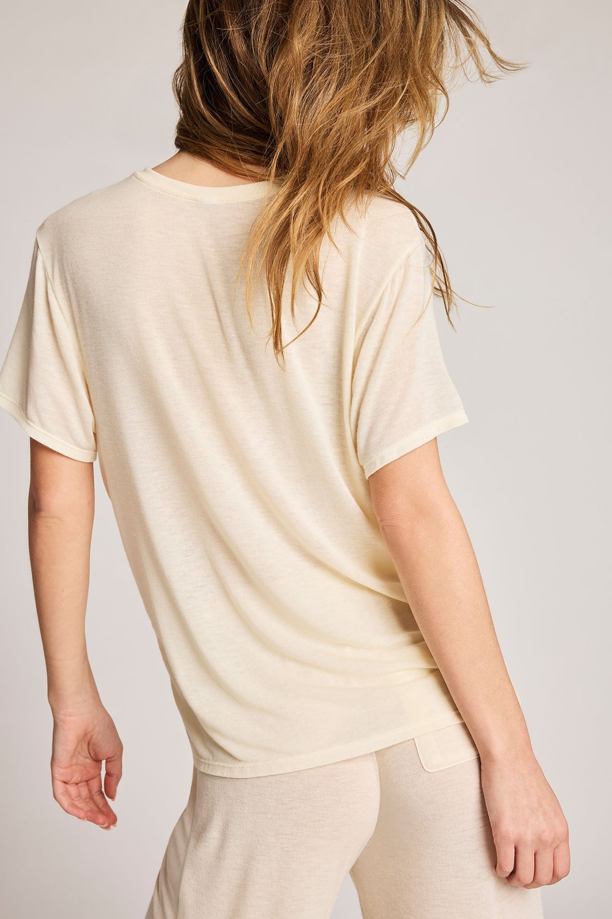 Fino Featherweight Cashmere Boyfriend Tee in Cream