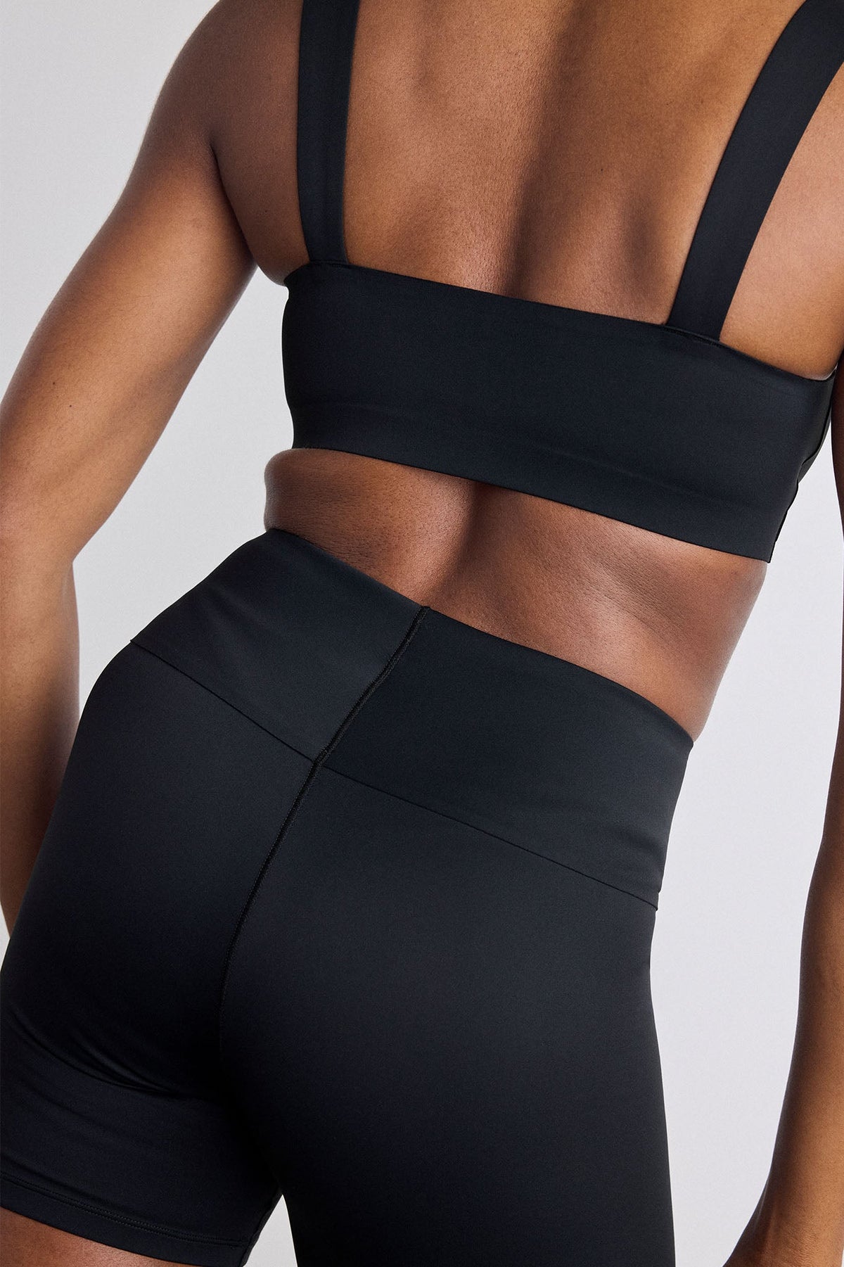 Base Sport – Square Top in Black